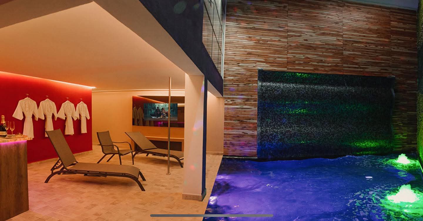 Pool Suite con piscina privada y área de lujo